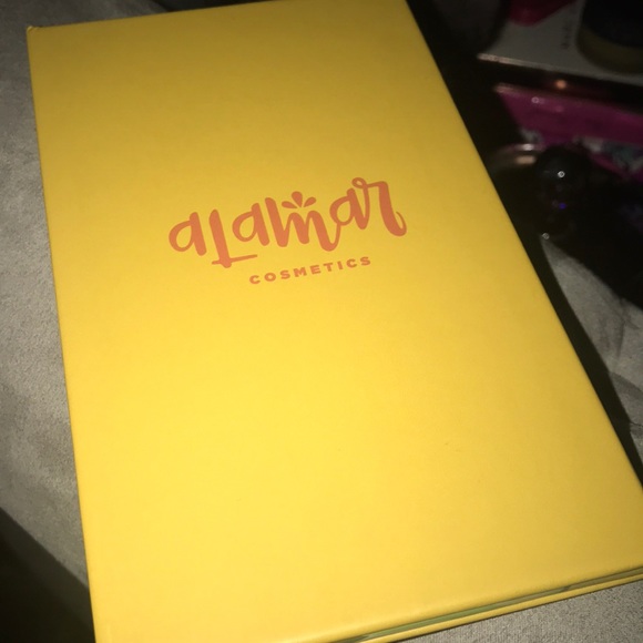 Alamar Eyeshadow palette - Picture 2 of 4